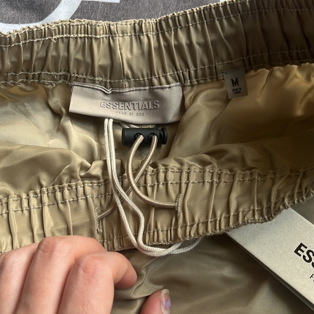 Size M - Picture 2 of 4
